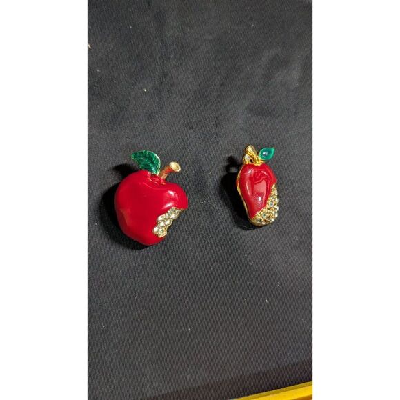 Vintage Apple-Themed Rhinestone Brooch Set With Red Enamel & Gold Tone Bite Deta - Picture 5 of 6